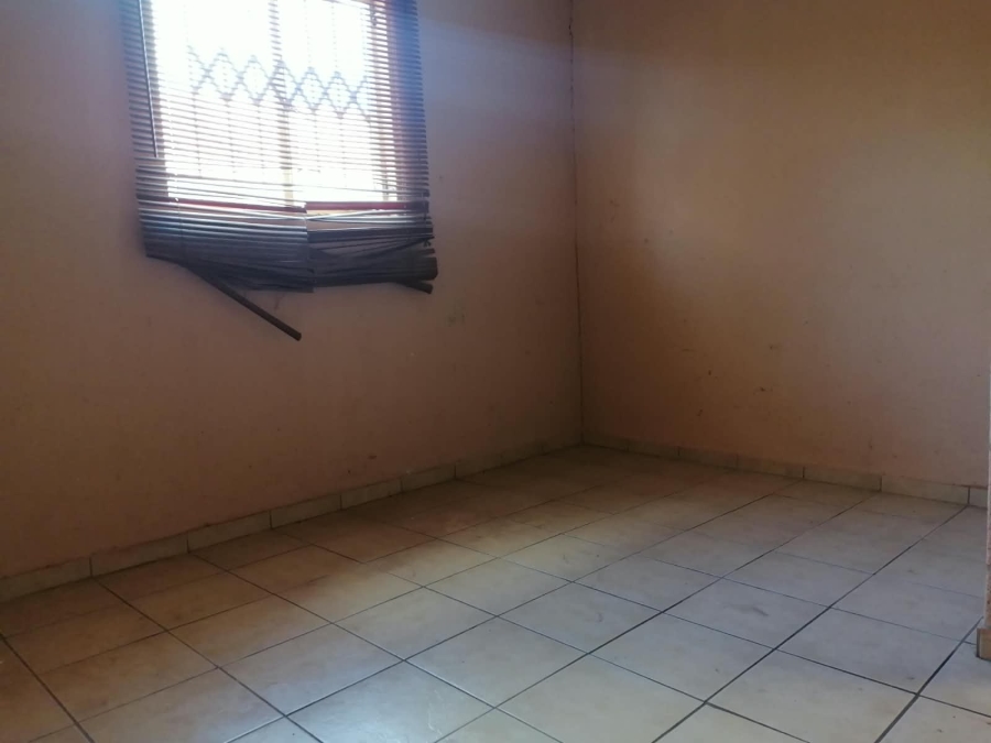 To Let 5 Bedroom Property for Rent in Tlhabane North West